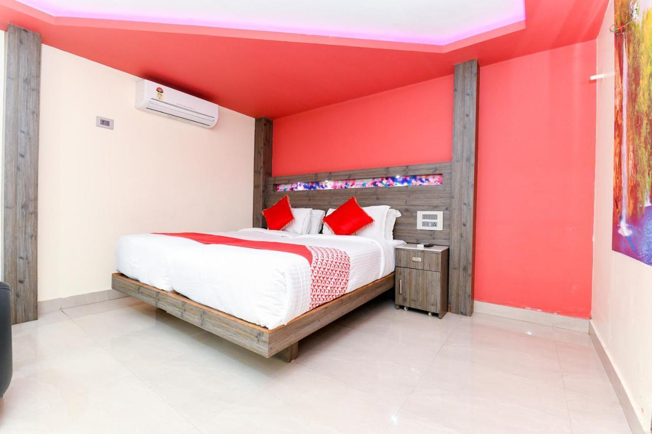 Alappuzha Oyo 1889 Hotel Aj Park חדר תמונה
