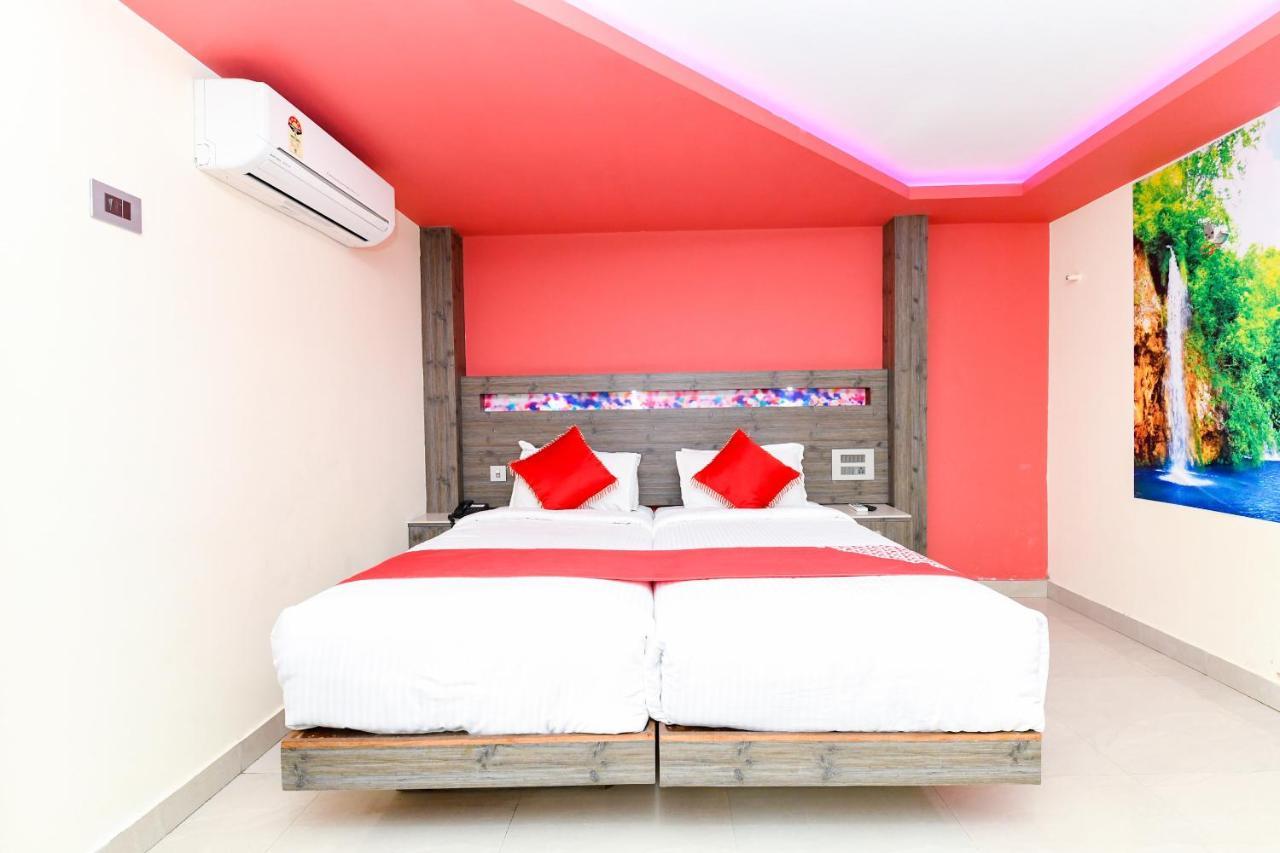 Alappuzha Oyo 1889 Hotel Aj Park חדר תמונה
