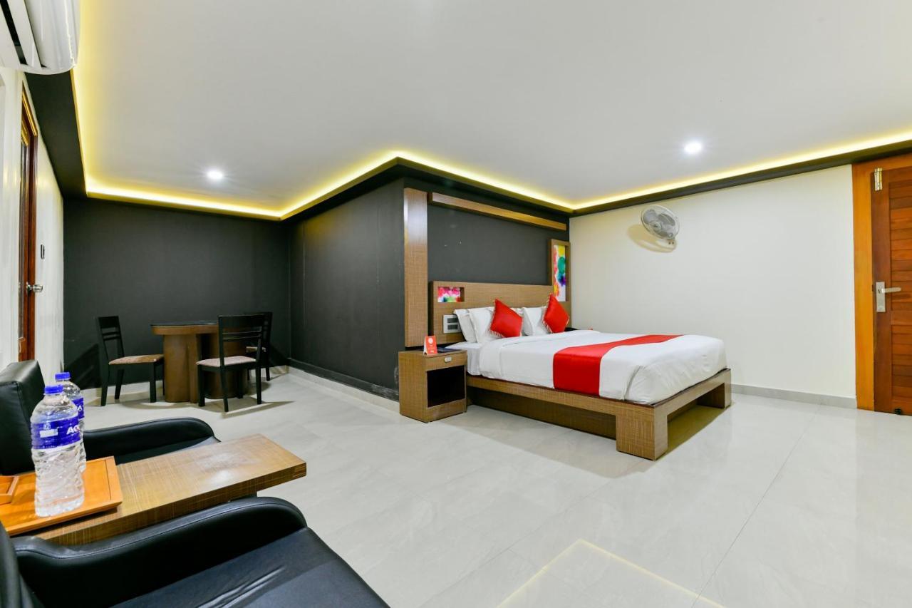 Alappuzha Oyo 1889 Hotel Aj Park מראה חיצוני תמונה